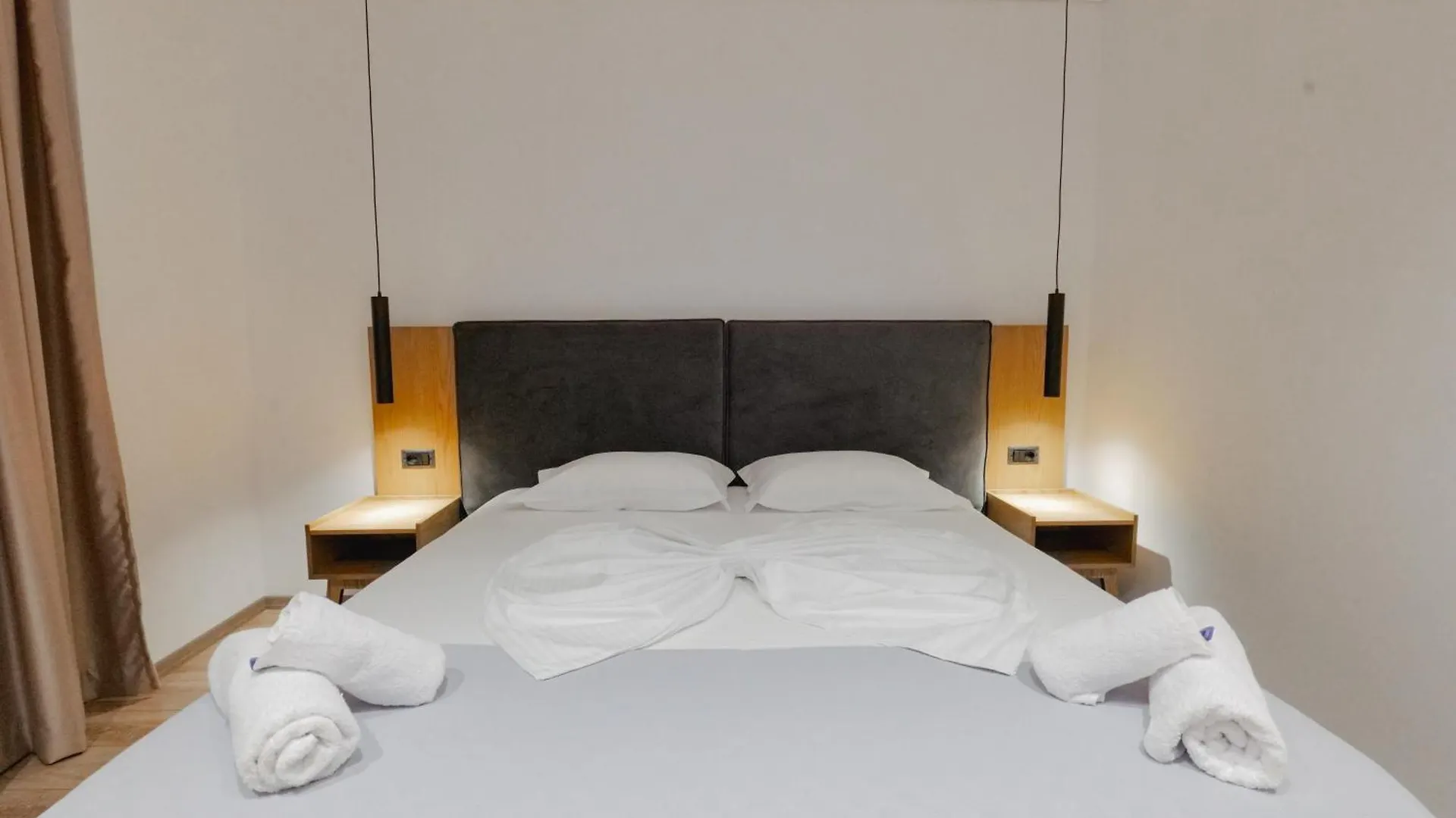 Hotel Vola ساراندا