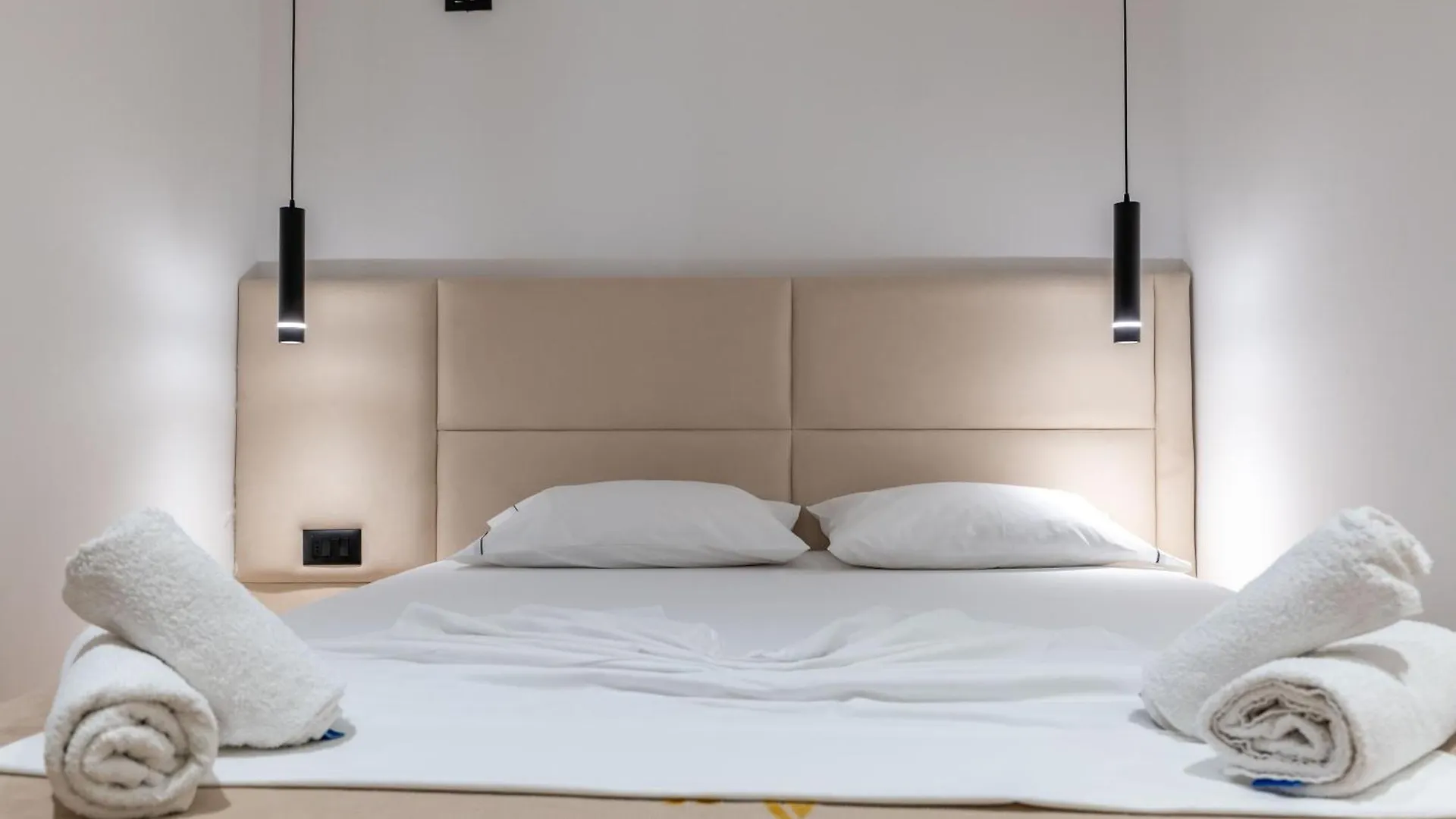 Hotel Vola ساراندا