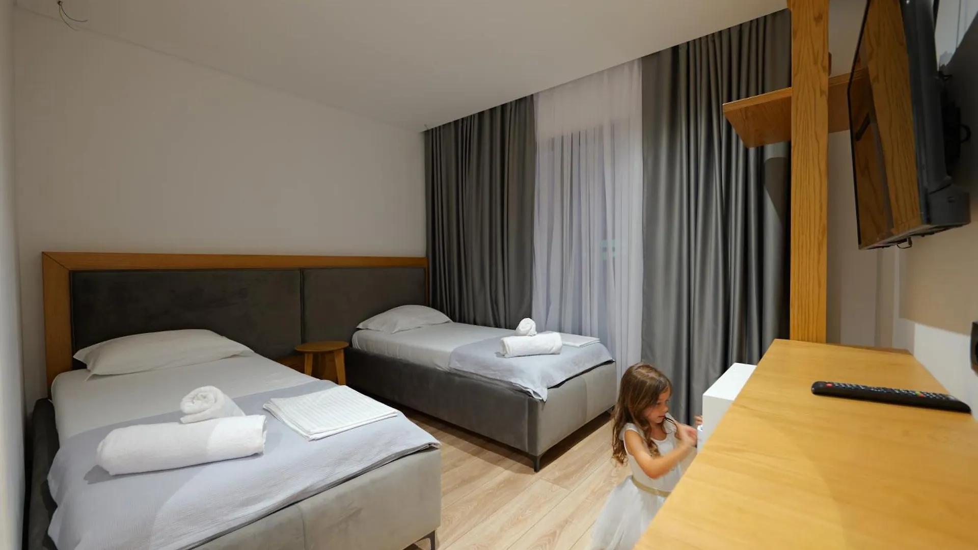 ****  Hotel Vola Sarandë Albania