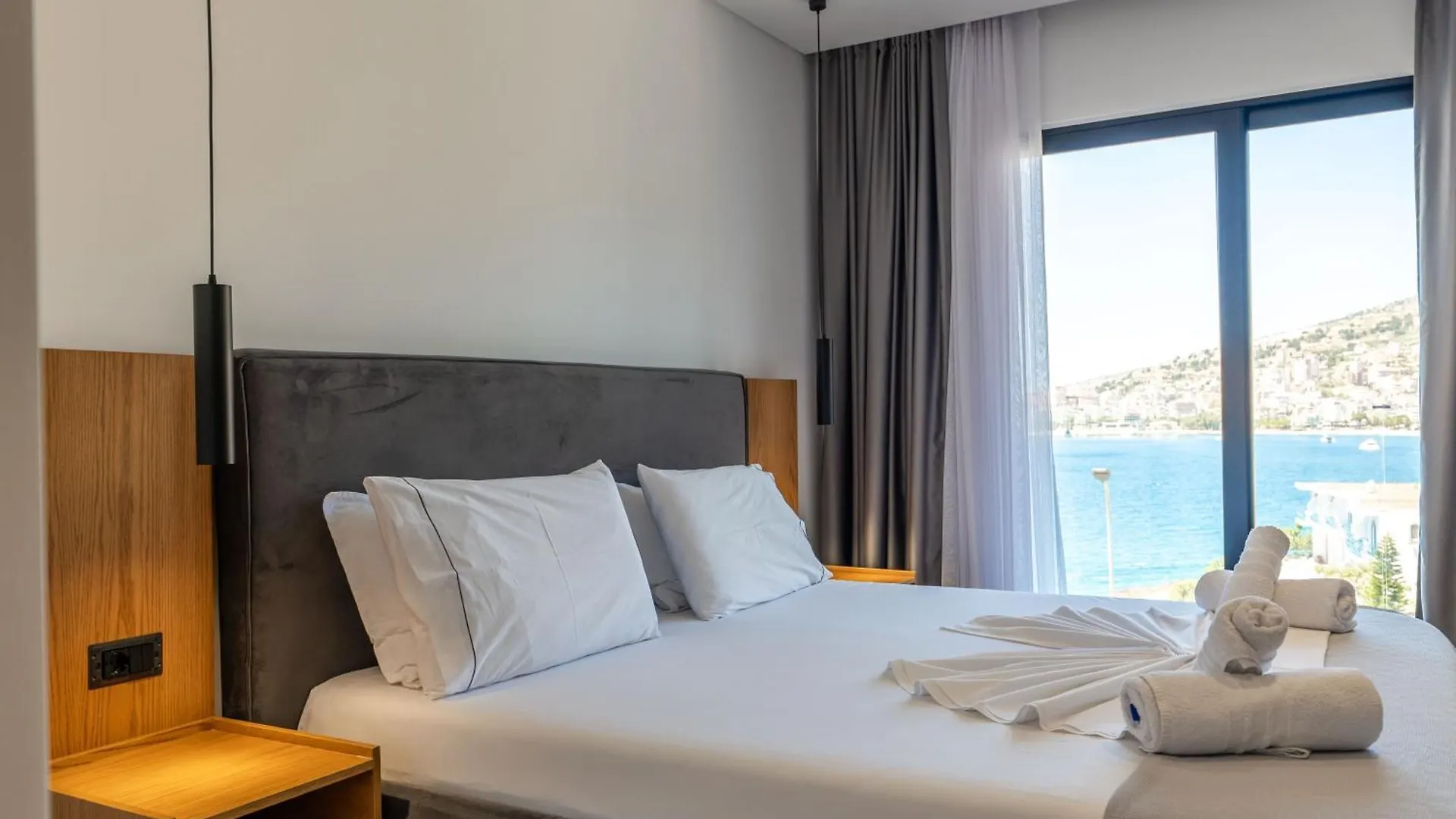 ****  Hotel Vola Sarandë Albânia